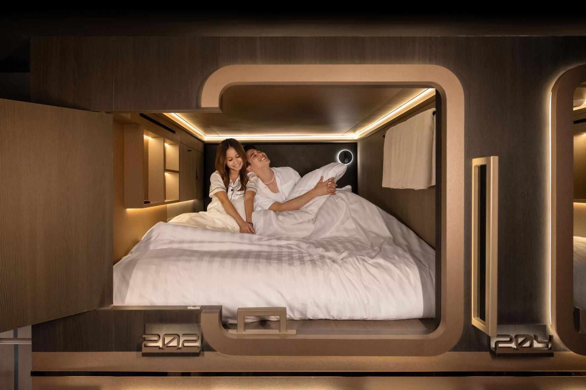 Cube Social Boutique Capsule Hotel At Boat Quay Singapore Exteriör bild