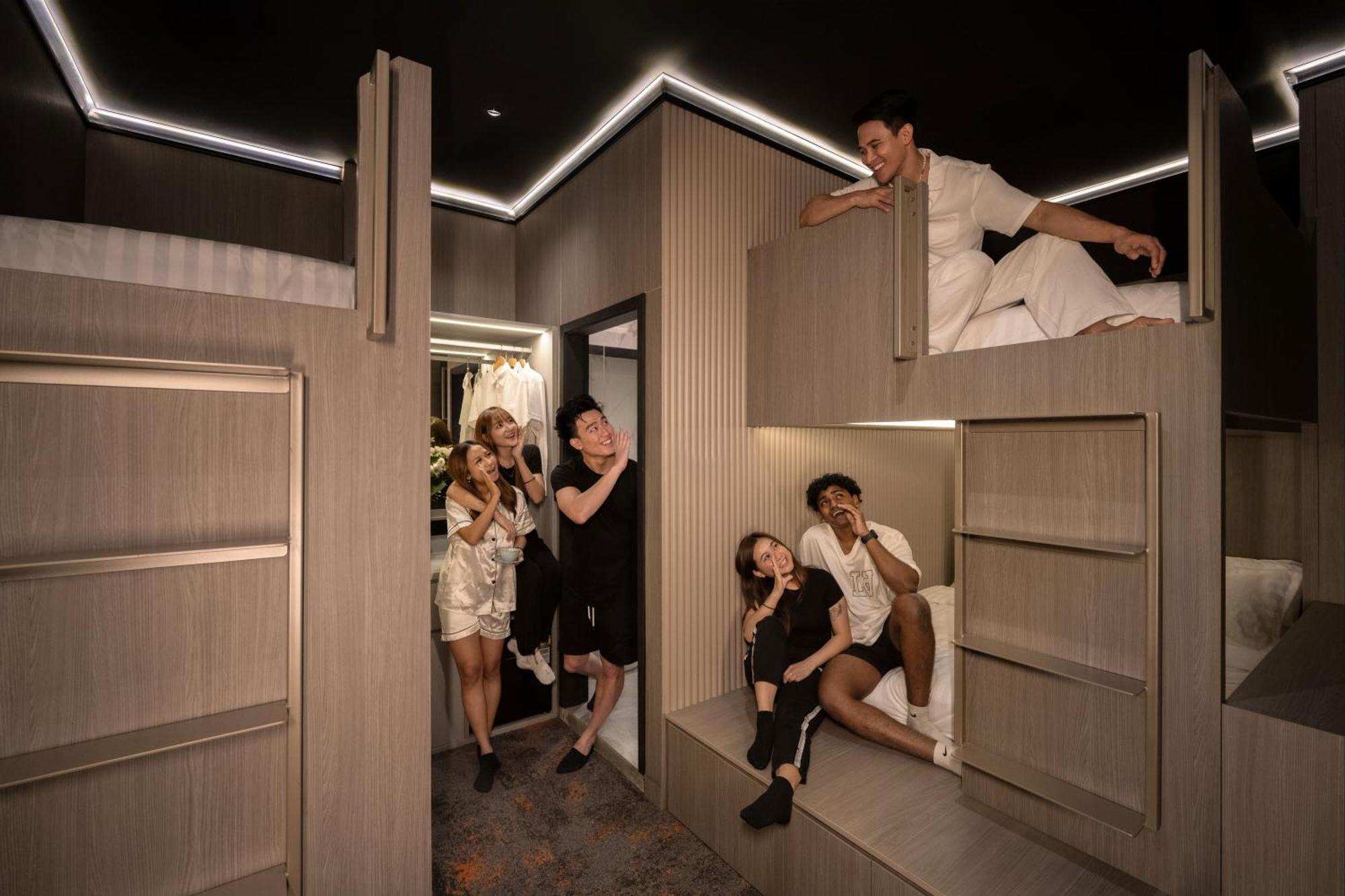 Cube Social Boutique Capsule Hotel At Boat Quay Singapore Exteriör bild