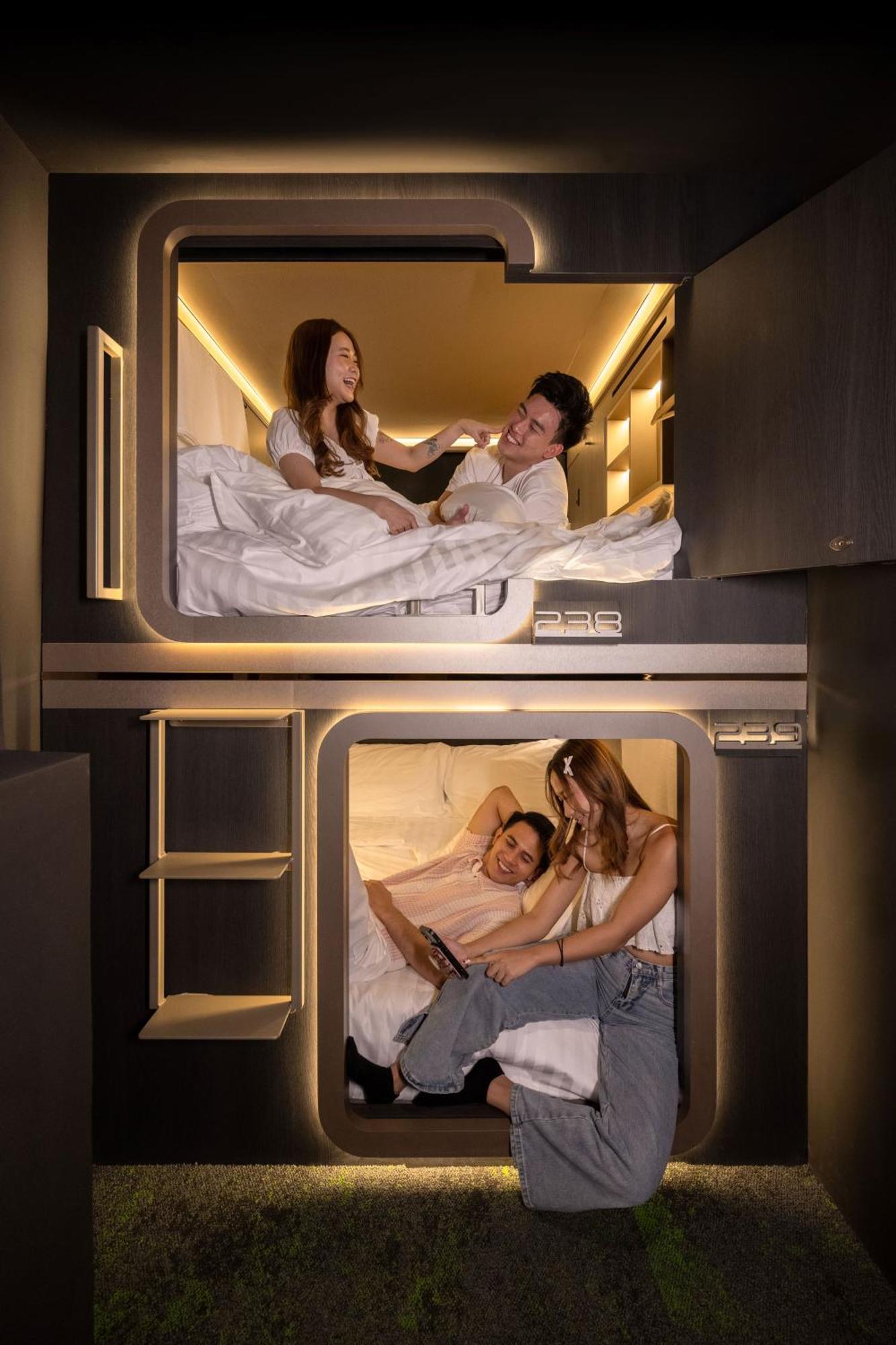 Cube Social Boutique Capsule Hotel At Boat Quay Singapore Exteriör bild