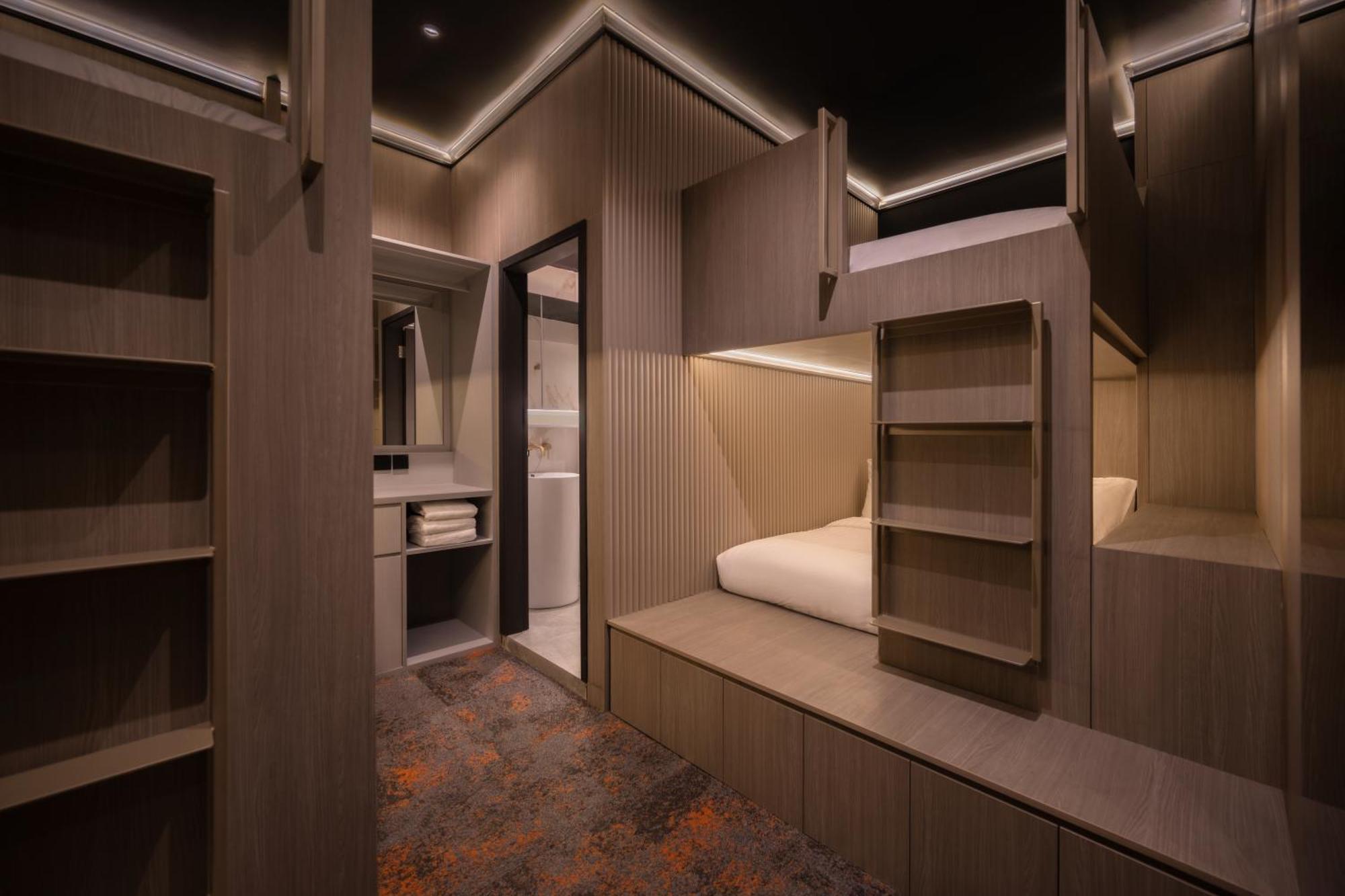 Cube Social Boutique Capsule Hotel At Boat Quay Singapore Exteriör bild
