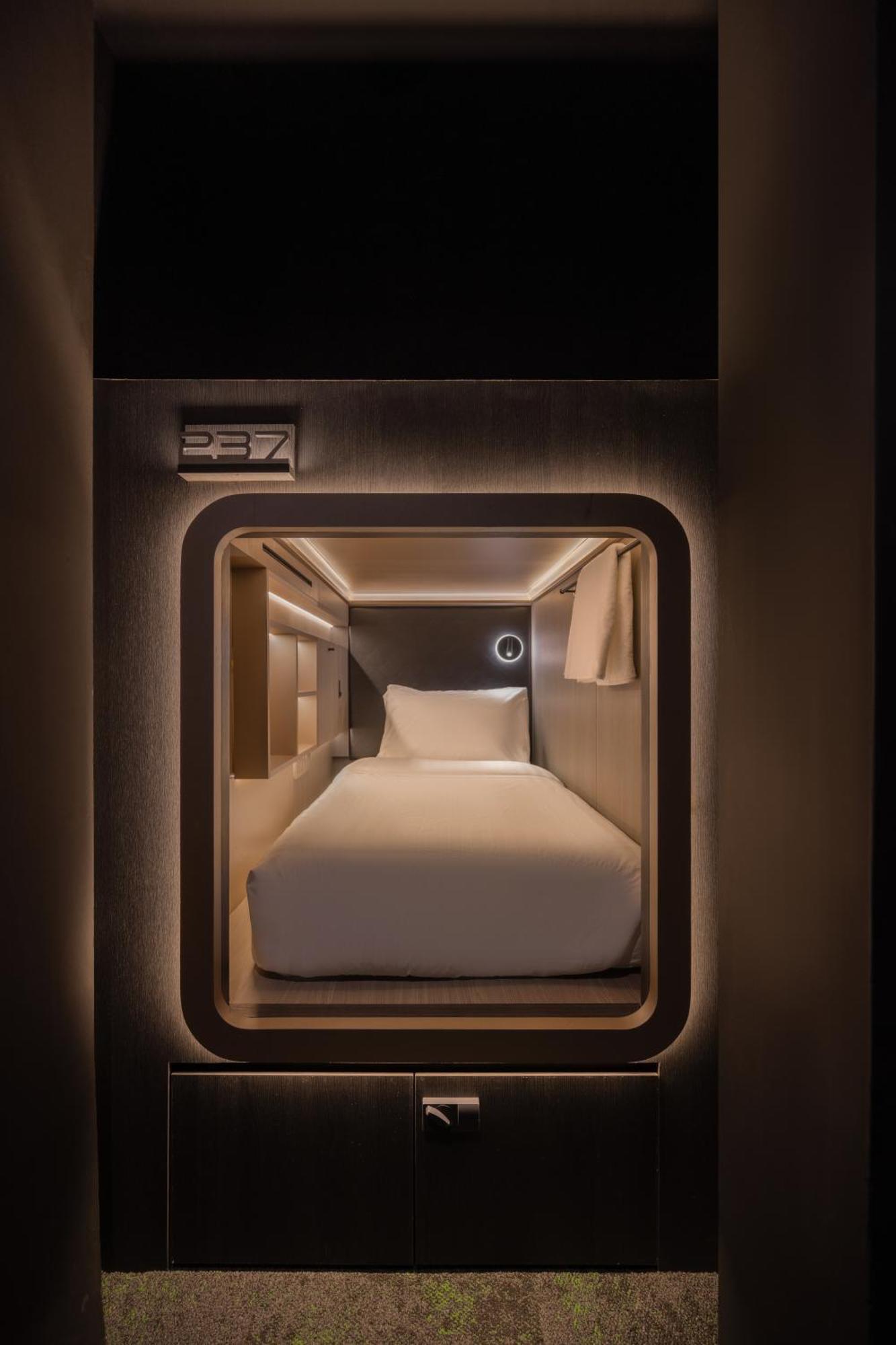 Cube Social Boutique Capsule Hotel At Boat Quay Singapore Exteriör bild