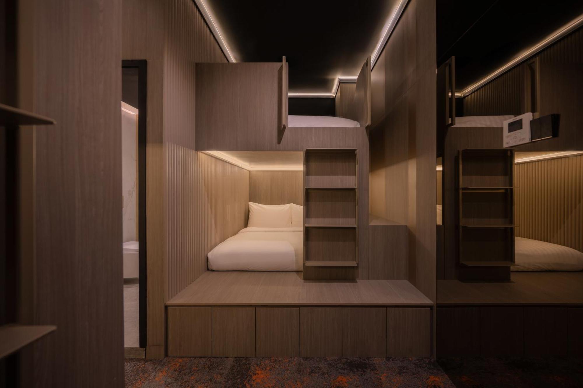 Cube Social Boutique Capsule Hotel At Boat Quay Singapore Exteriör bild